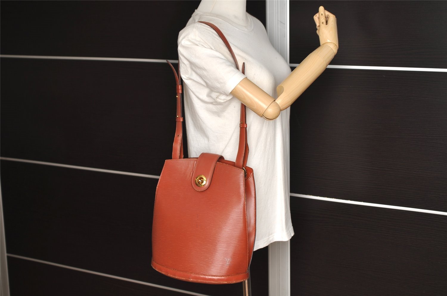 Authentic Louis Vuitton Epi Cluny Shoulder Bag Purse Brown M52253 LV 7726I