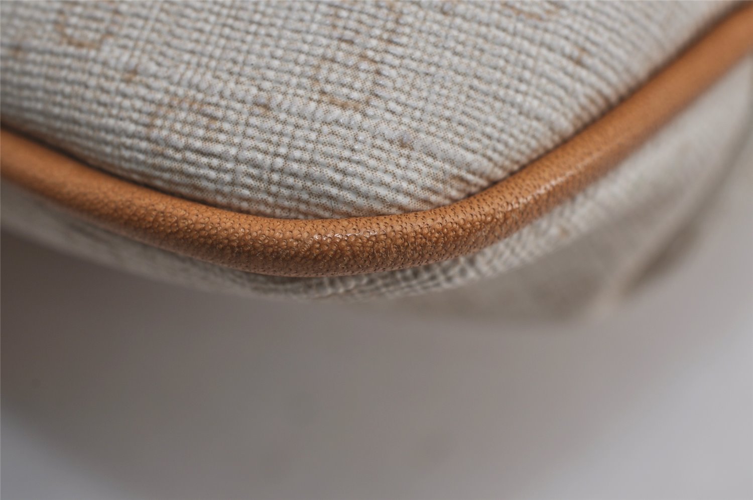 Authentic GUCCI Vintage Micro GG PVC Leather Clutch Hand Bag Purse White 7726J