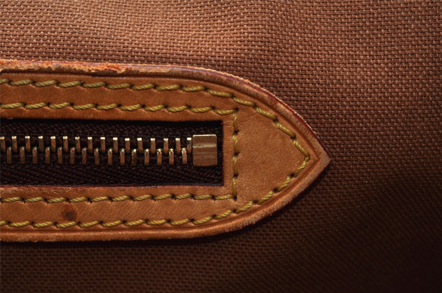 Authentic Louis Vuitton Monogram Batignolles Vertical Tote Bag M51153 LV 7735I