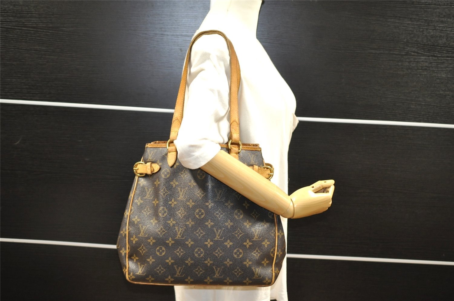 Authentic Louis Vuitton Monogram Batignolles Vertical Tote Bag M51153 LV 7735I