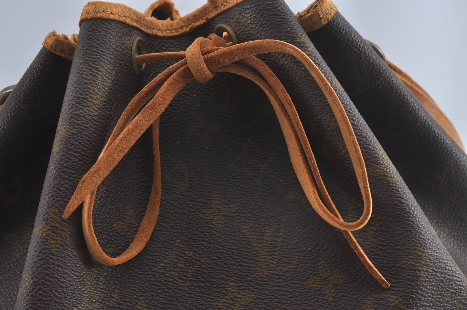 Authentic Louis Vuitton Monogram Noe Shoulder Drawstring Bag Old Model LV 7737K