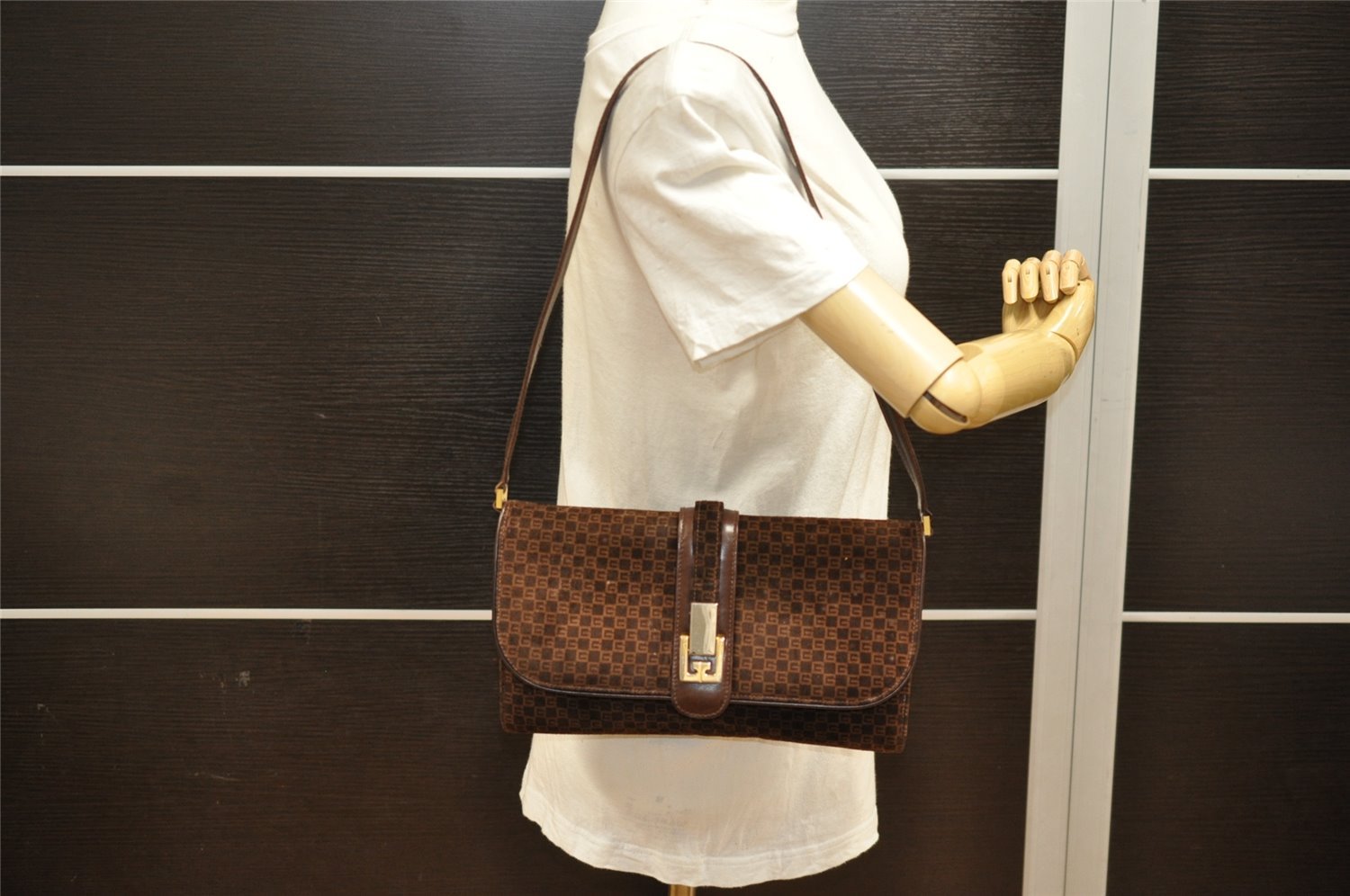 Authentic GUCCI Vintage Square GG Shoulder Bag Purse Suede Leather Brown 7757I