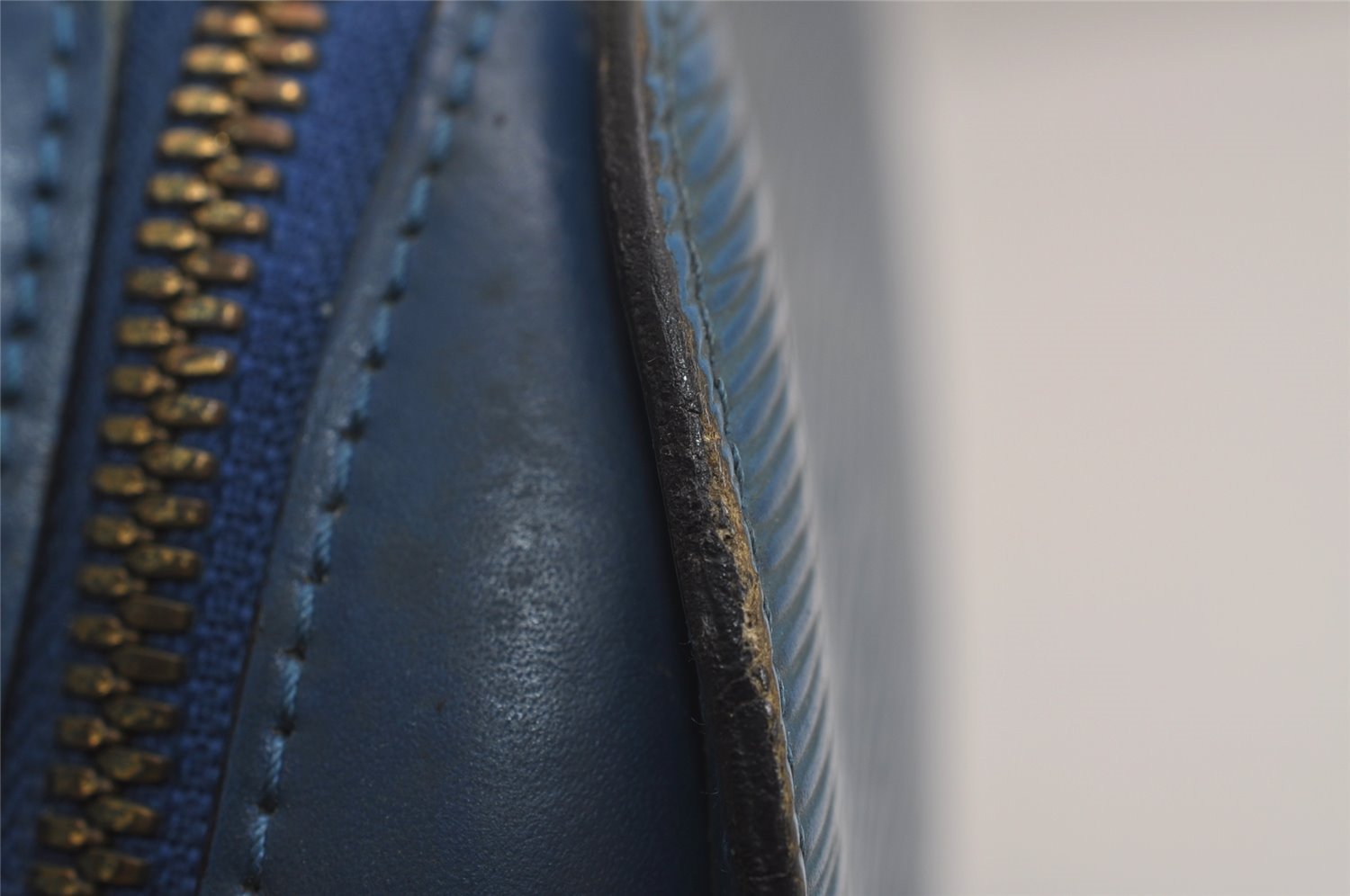 Authentic Louis Vuitton Epi Dauphine GM Cosmetic Pouch Blue M48435 Junk 7758J