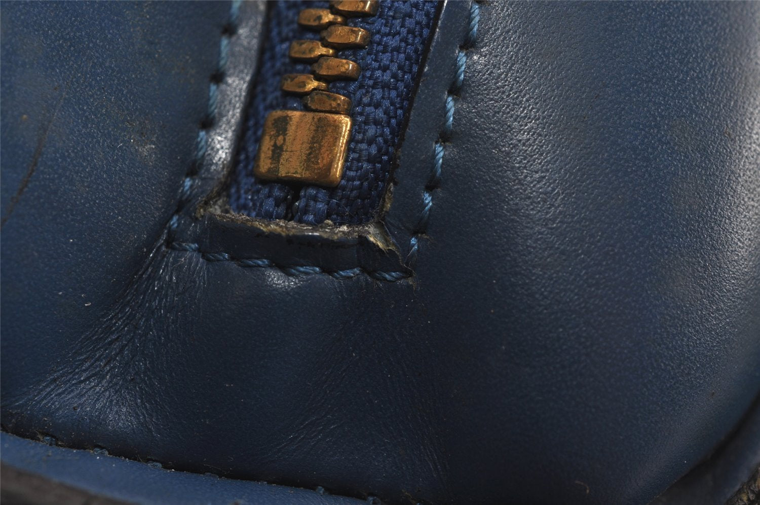 Authentic Louis Vuitton Epi Dauphine GM Cosmetic Pouch Blue M48435 Junk 7758J