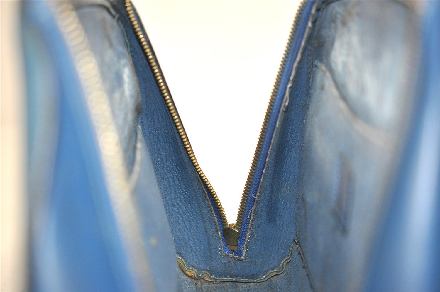 Authentic Louis Vuitton Epi Dauphine GM Cosmetic Pouch Blue M48435 Junk 7758J