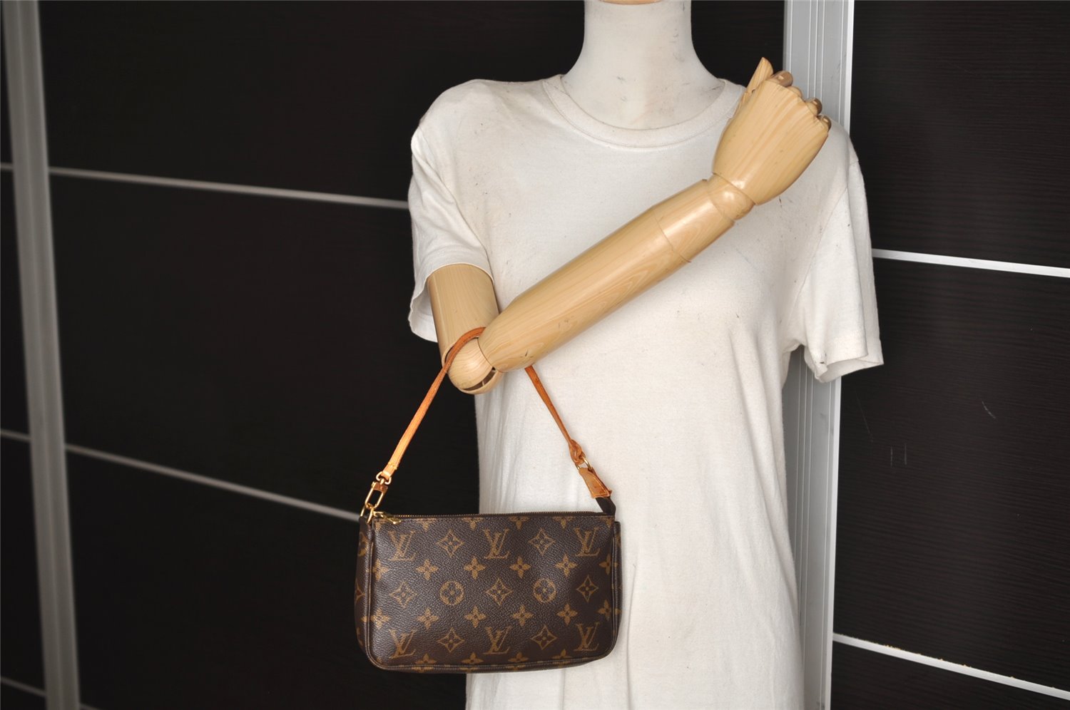 Authentic Louis Vuitton Monogram Pochette Accessoires Pouch M51980 LV 7761J