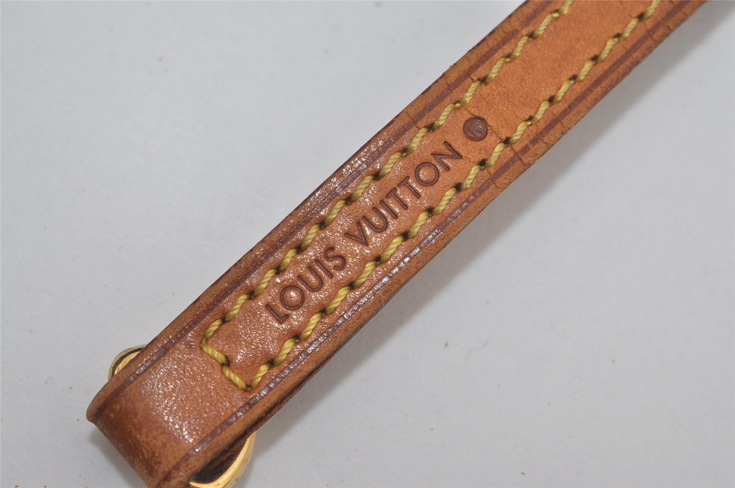 Authentic Louis Vuitton Leather Shoulder Strap Beige 46.7