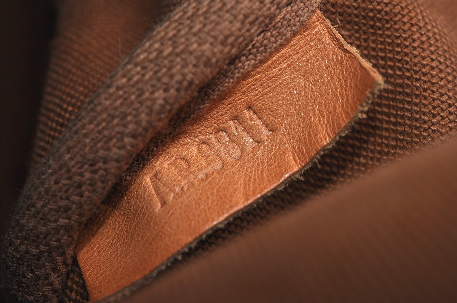 Authentic Louis Vuitton Monogram Saumur 30 Shoulder Cross Bag M42256 LV 7804I