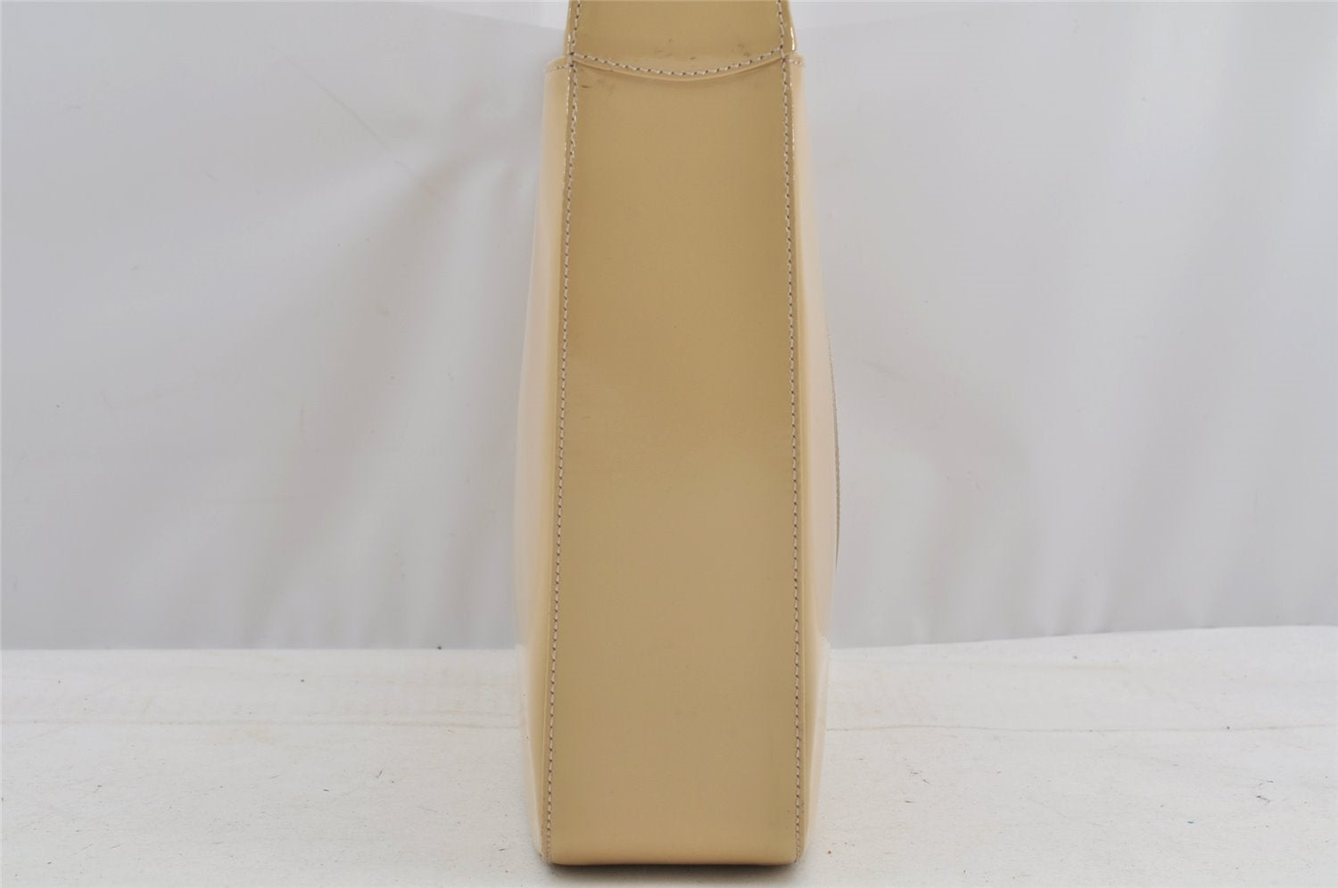 Authentic GUCCI SOHO Vintage Shoulder Bag Purse Enamel White Junk 7810I