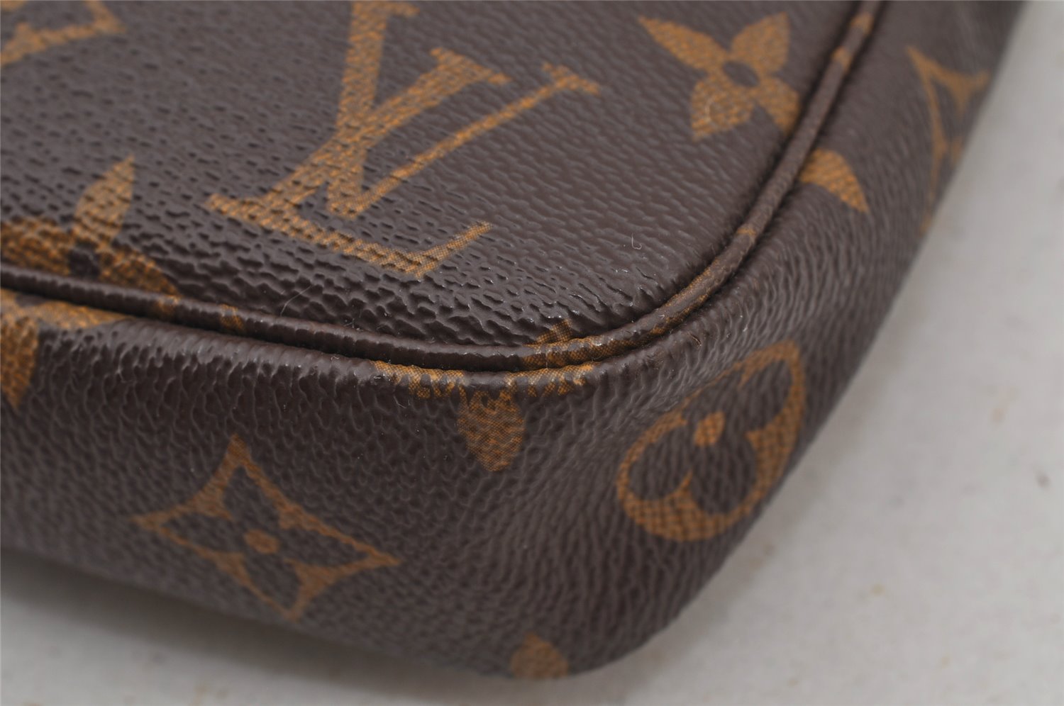 Authentic Louis Vuitton Monogram Pochette Accessoires Shoulder Cross Pouch 7810J