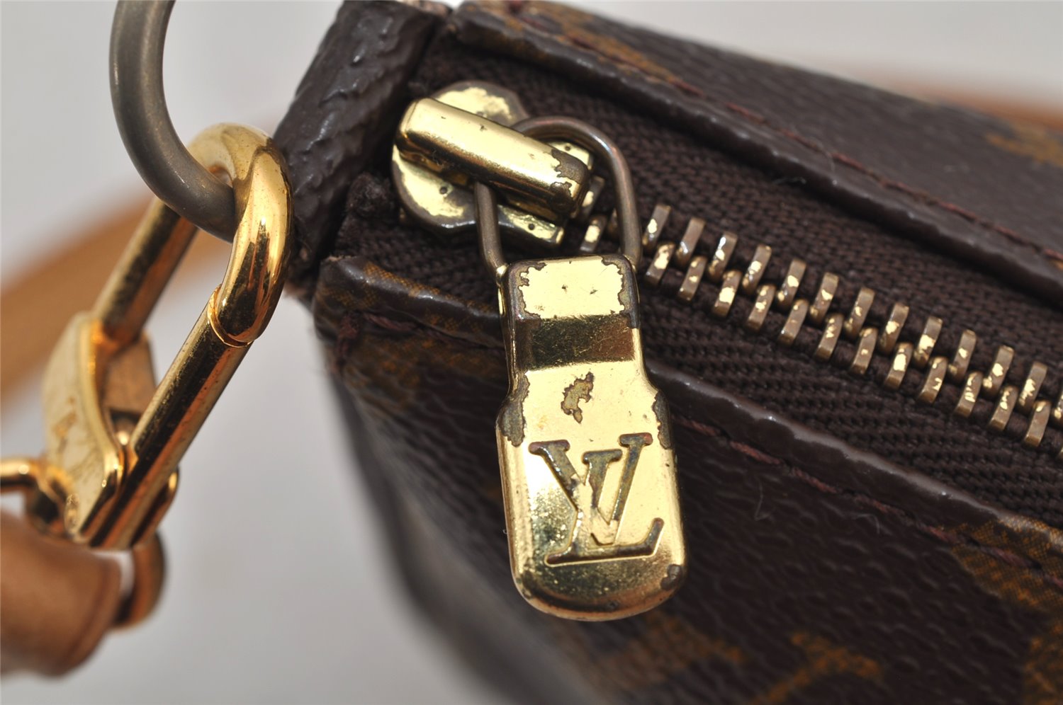 Authentic Louis Vuitton Monogram Pochette Accessoires Shoulder Cross Pouch 7810J