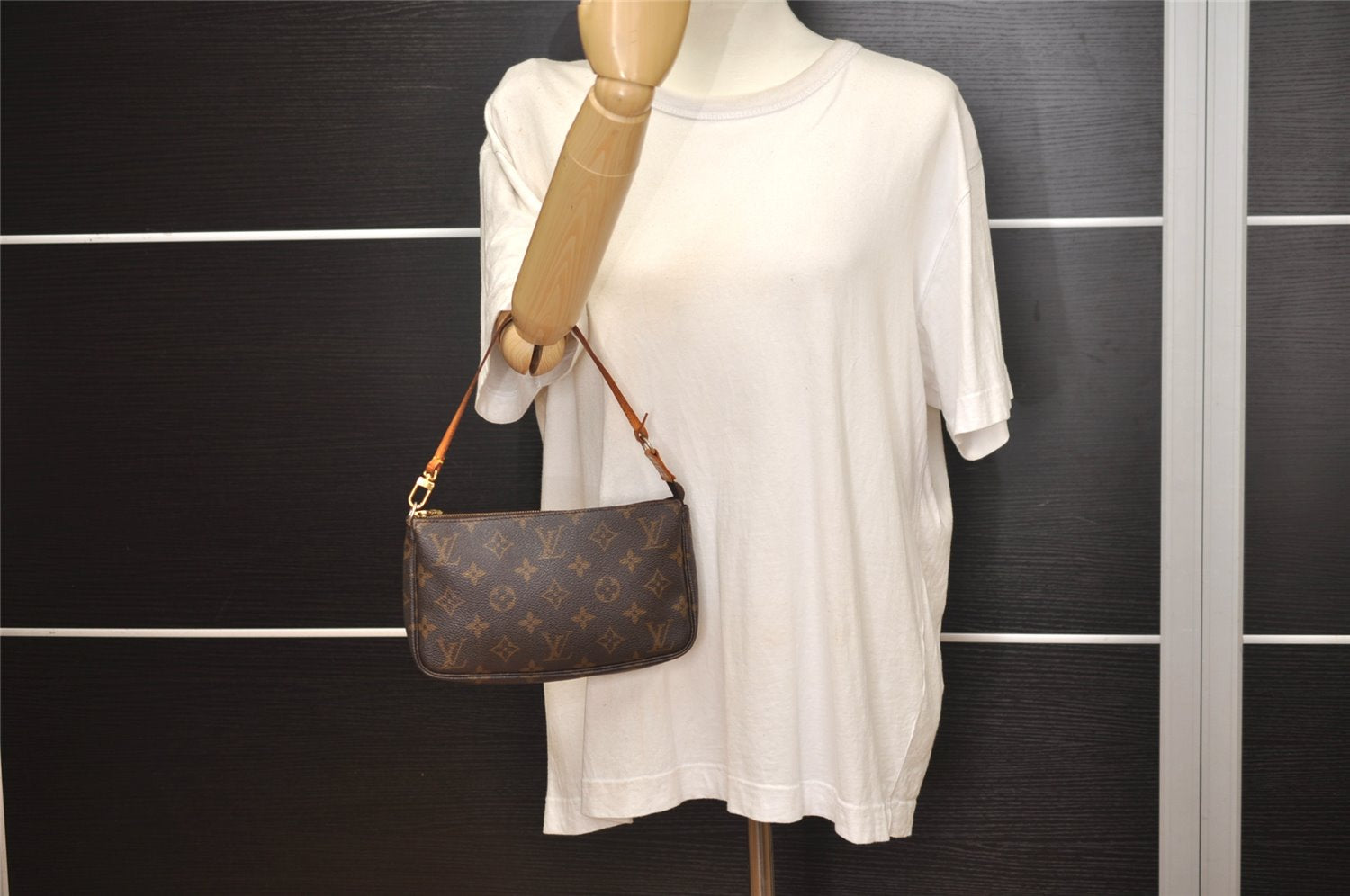 Authentic Louis Vuitton Monogram Pochette Accessoires Pouch M51980 LV 7822J