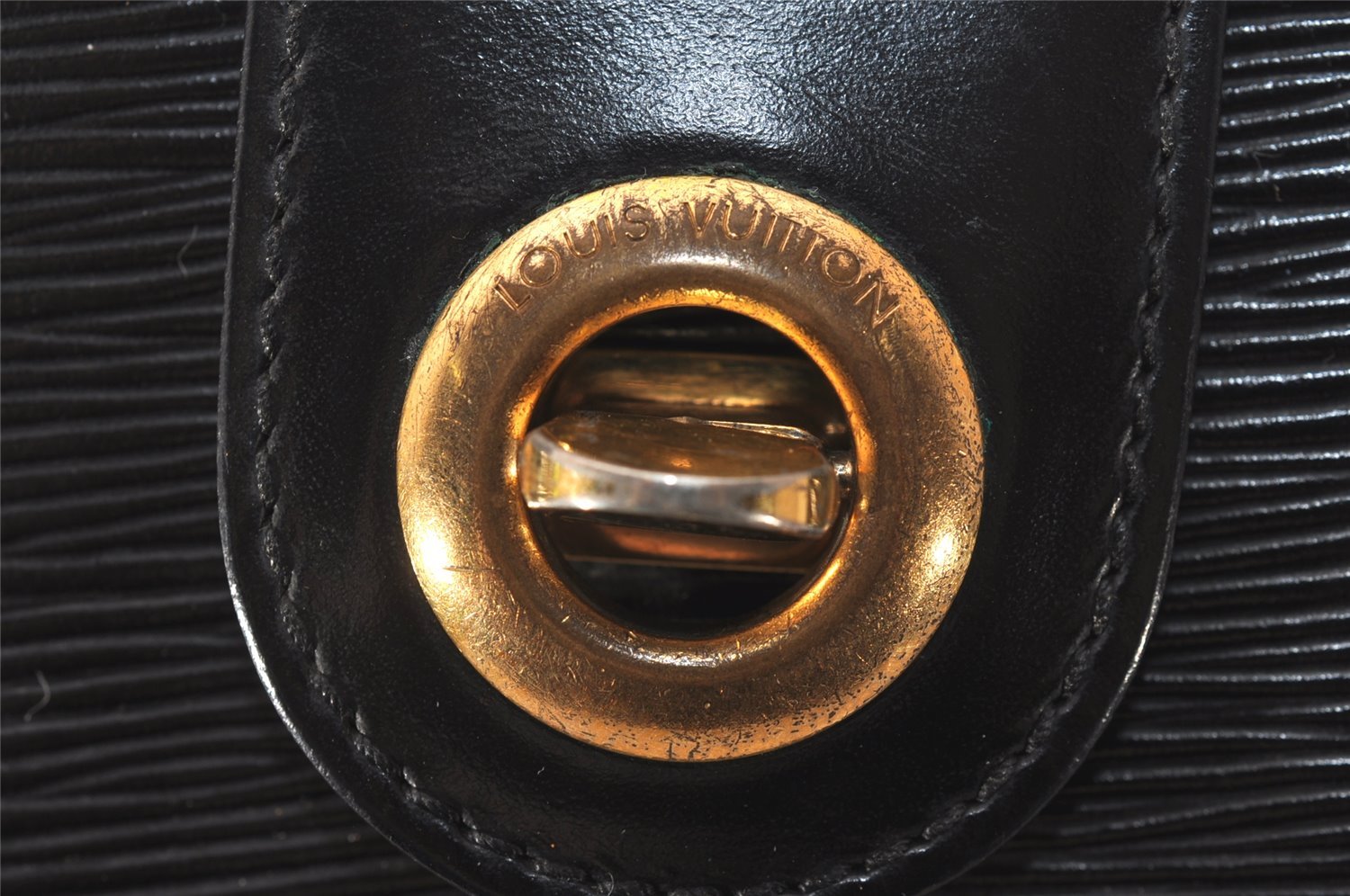 Authentic Louis Vuitton Epi Cluny Shoulder Bag Purse Black M52252 LV 7832J