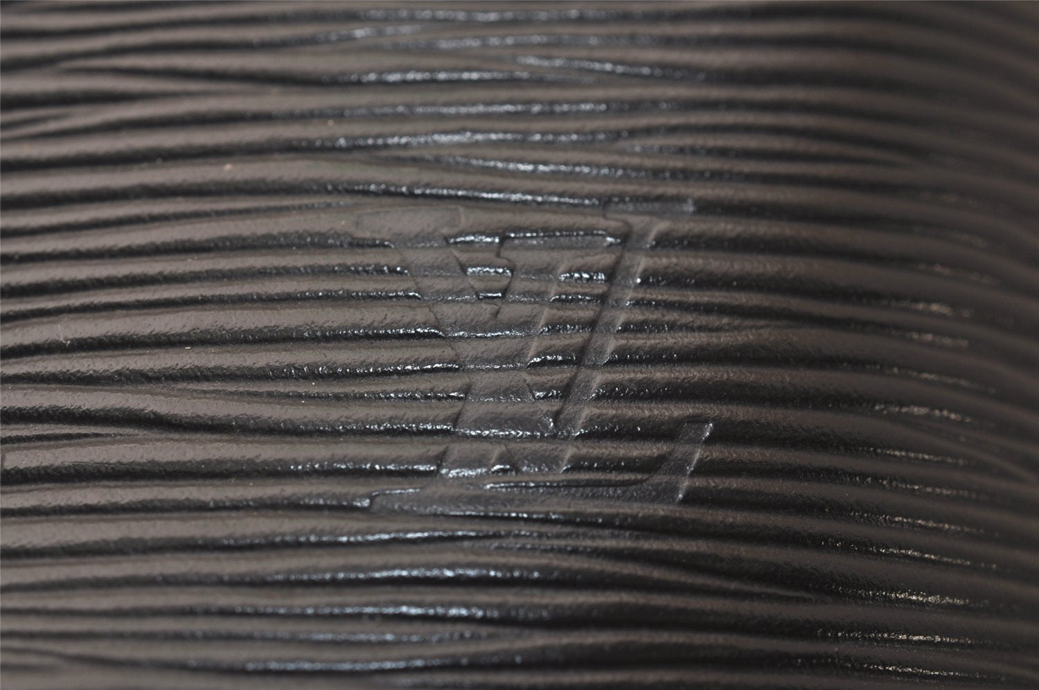 Authentic Louis Vuitton Epi Cluny Shoulder Bag Purse Black M52252 LV 7832J