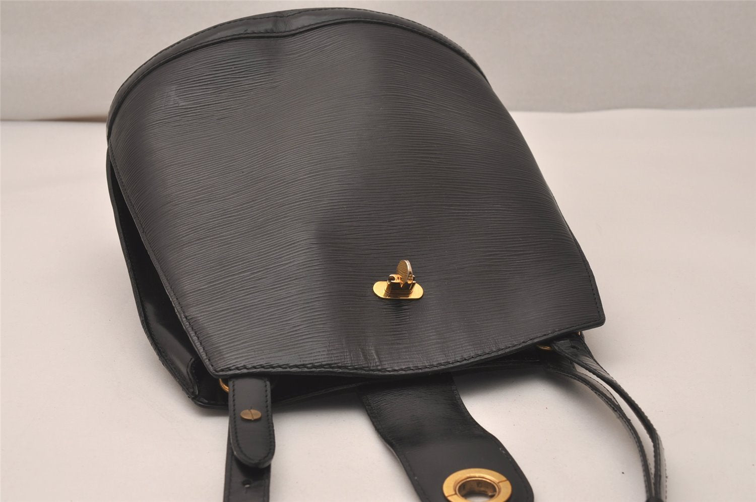 Authentic Louis Vuitton Epi Cluny Shoulder Bag Purse Black M52252 LV 7832J