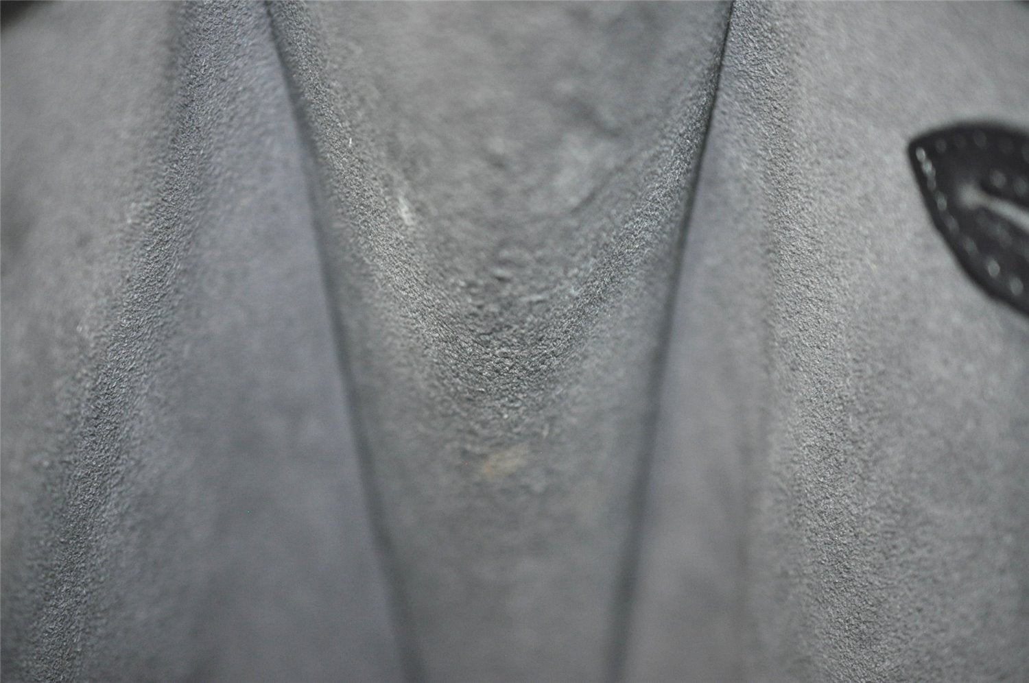 Authentic Louis Vuitton Epi Cluny Shoulder Bag Purse Black M52252 LV 7832J