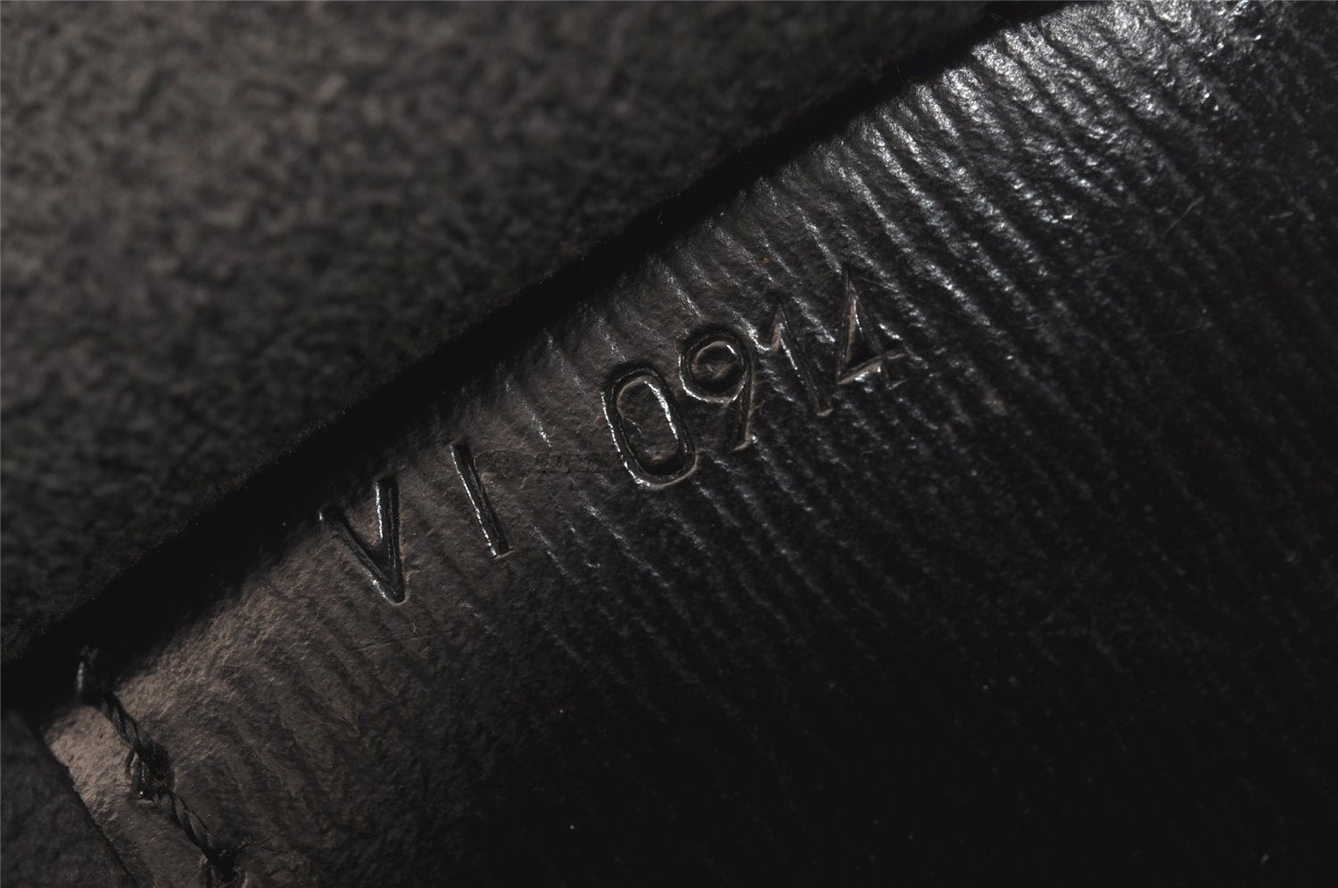 Authentic Louis Vuitton Epi Cluny Shoulder Bag Purse Black M52252 LV 7832J