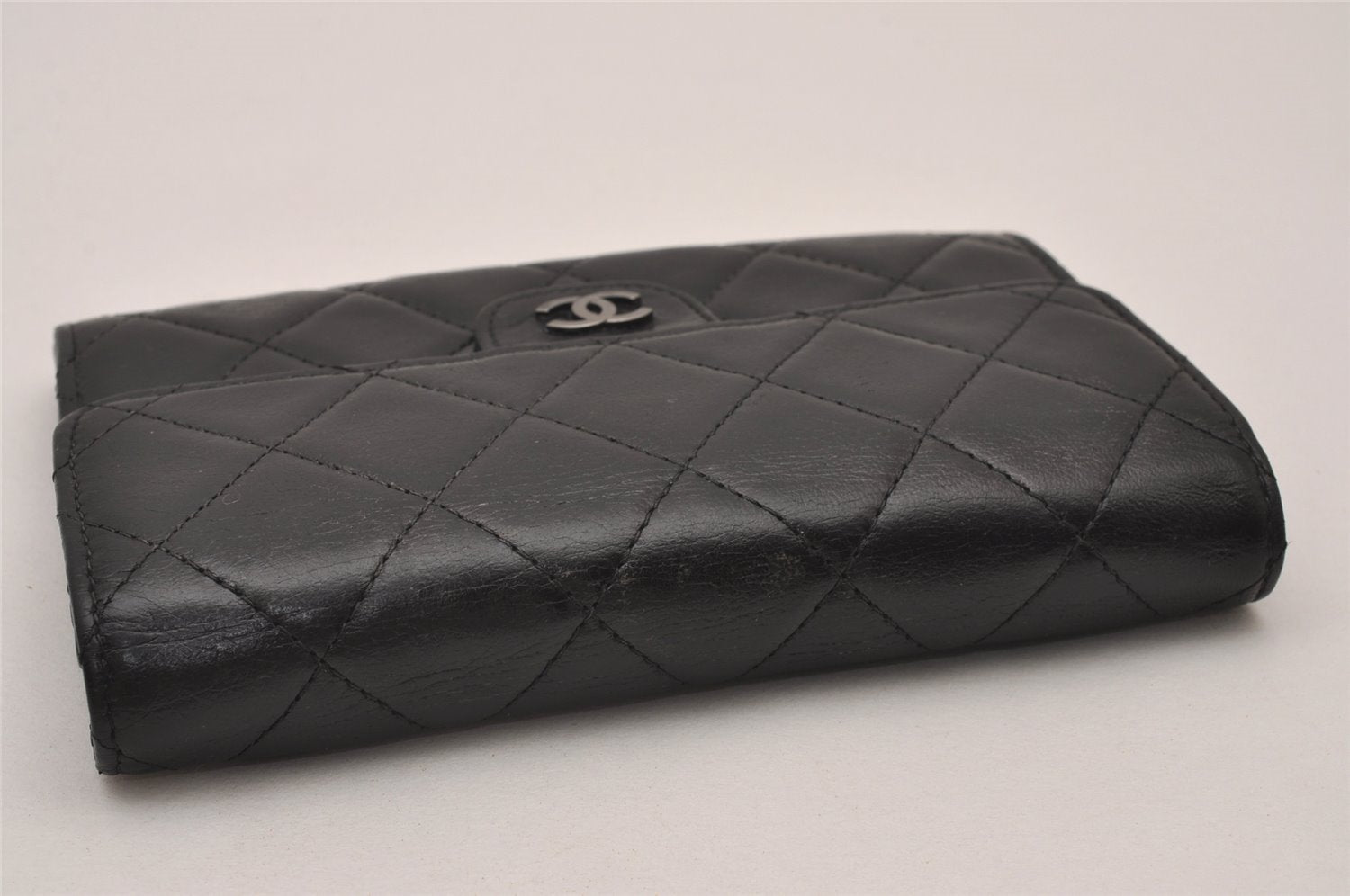 Authentic CHANEL Calf Skin Matelasse Vintage Bifold Wallet Purse Black CC 7838I