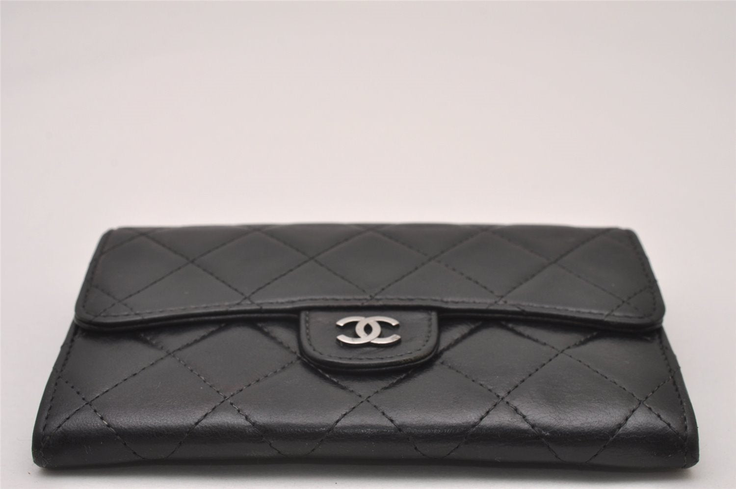 Authentic CHANEL Calf Skin Matelasse Vintage Bifold Wallet Purse Black CC 7838I