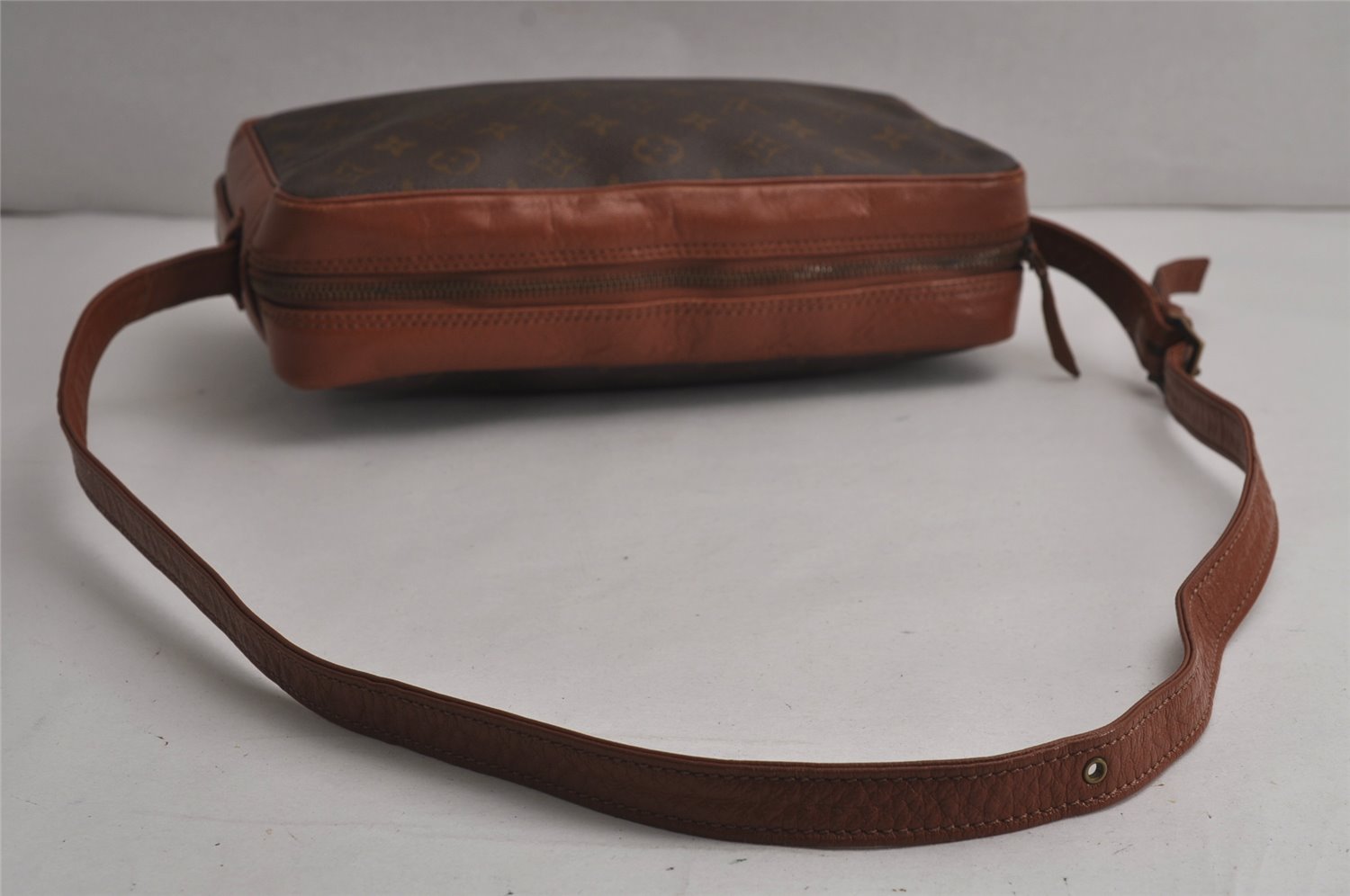 Authentic Louis Vuitton Monogram Sac Bandouliere 30 Shoulder Bag Old Model 7853J