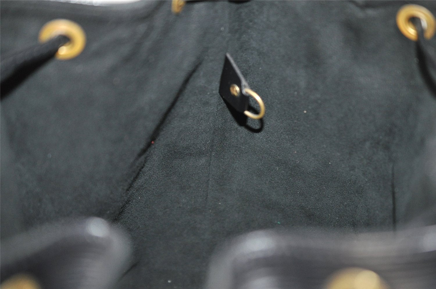 Authentic Louis Vuitton Epi Petit Noe Shoulder Drawstring Bag M59012 Black 7855I