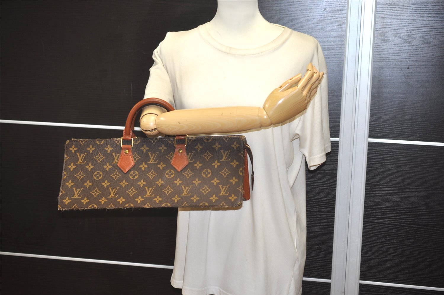 Authentic Louis Vuitton Monogram Sac Triangle SP Order Hand Bag Purse LV 7859J