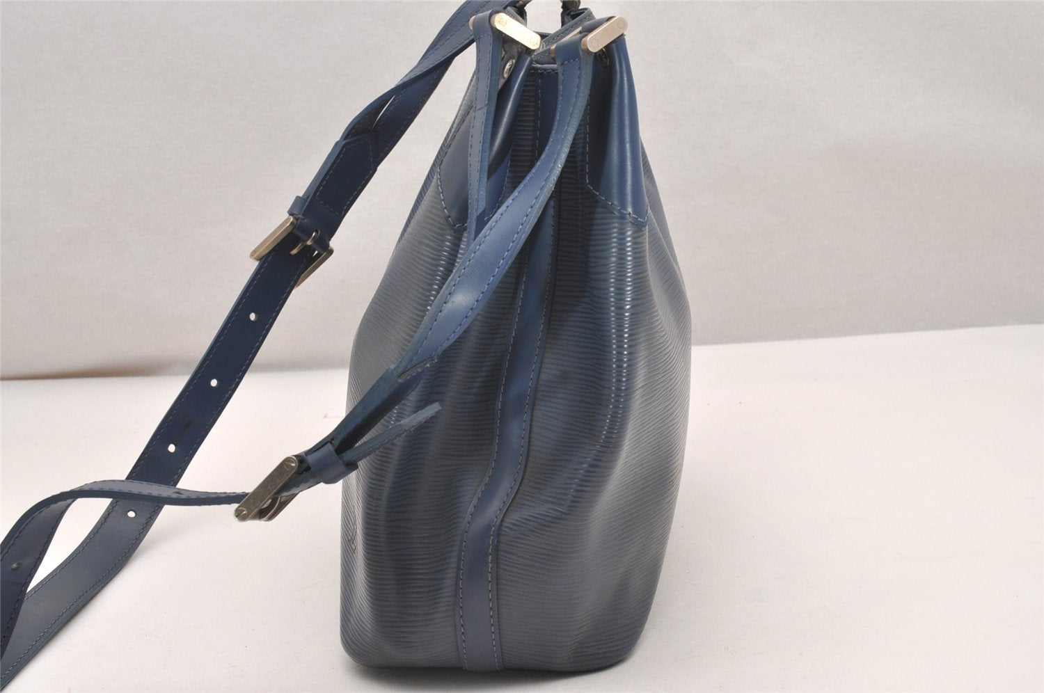 Authentic Louis Vuitton Epi Mandara MM Shoulder Cross Bag Blue M5889G LV 7863I