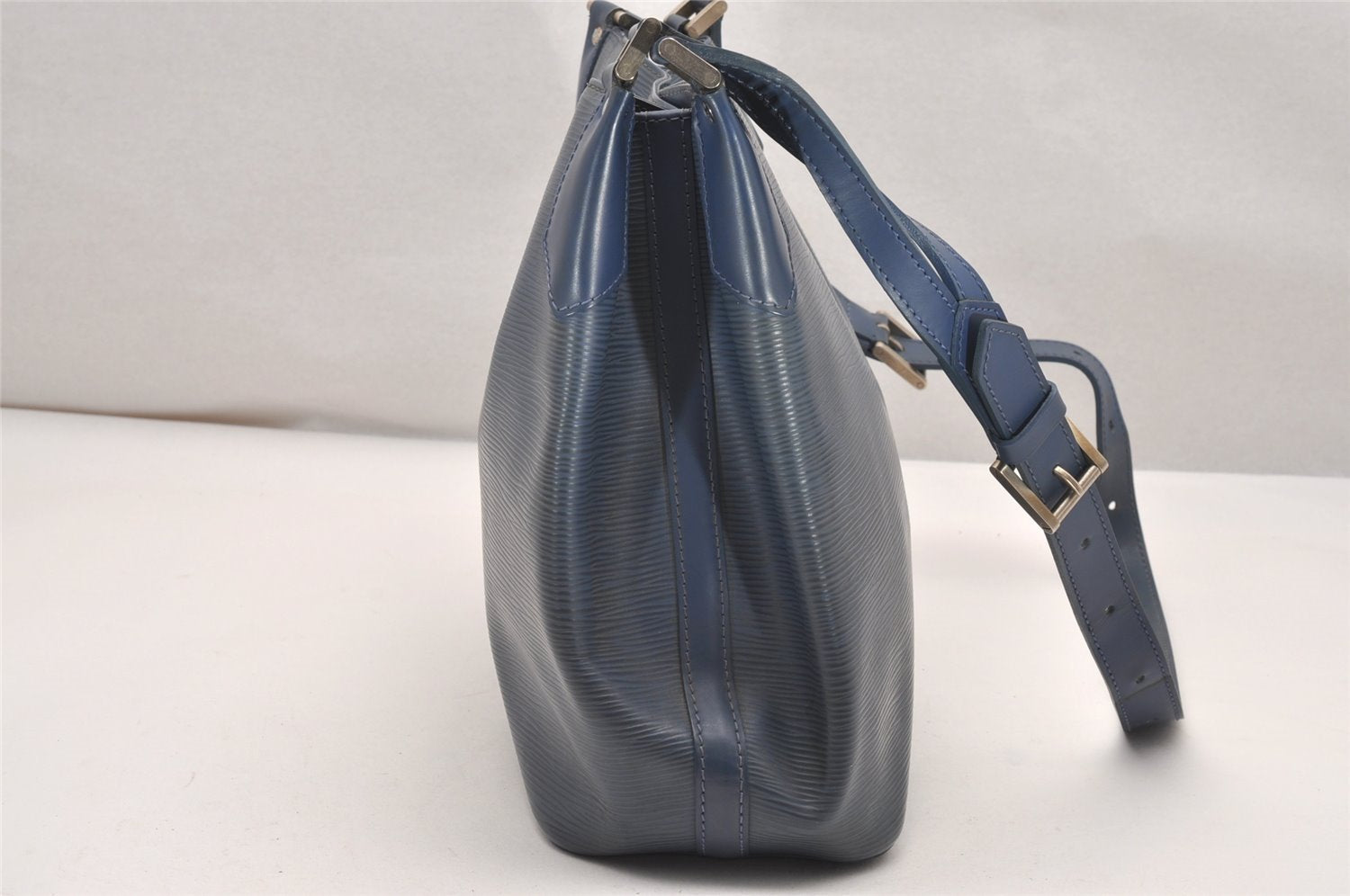 Authentic Louis Vuitton Epi Mandara MM Shoulder Cross Bag Blue M5889G LV 7863I