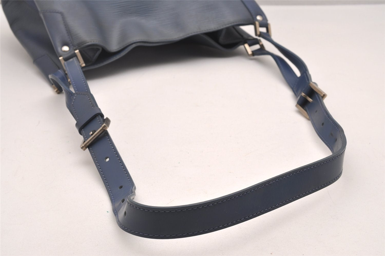 Authentic Louis Vuitton Epi Mandara MM Shoulder Cross Bag Blue M5889G LV 7863I