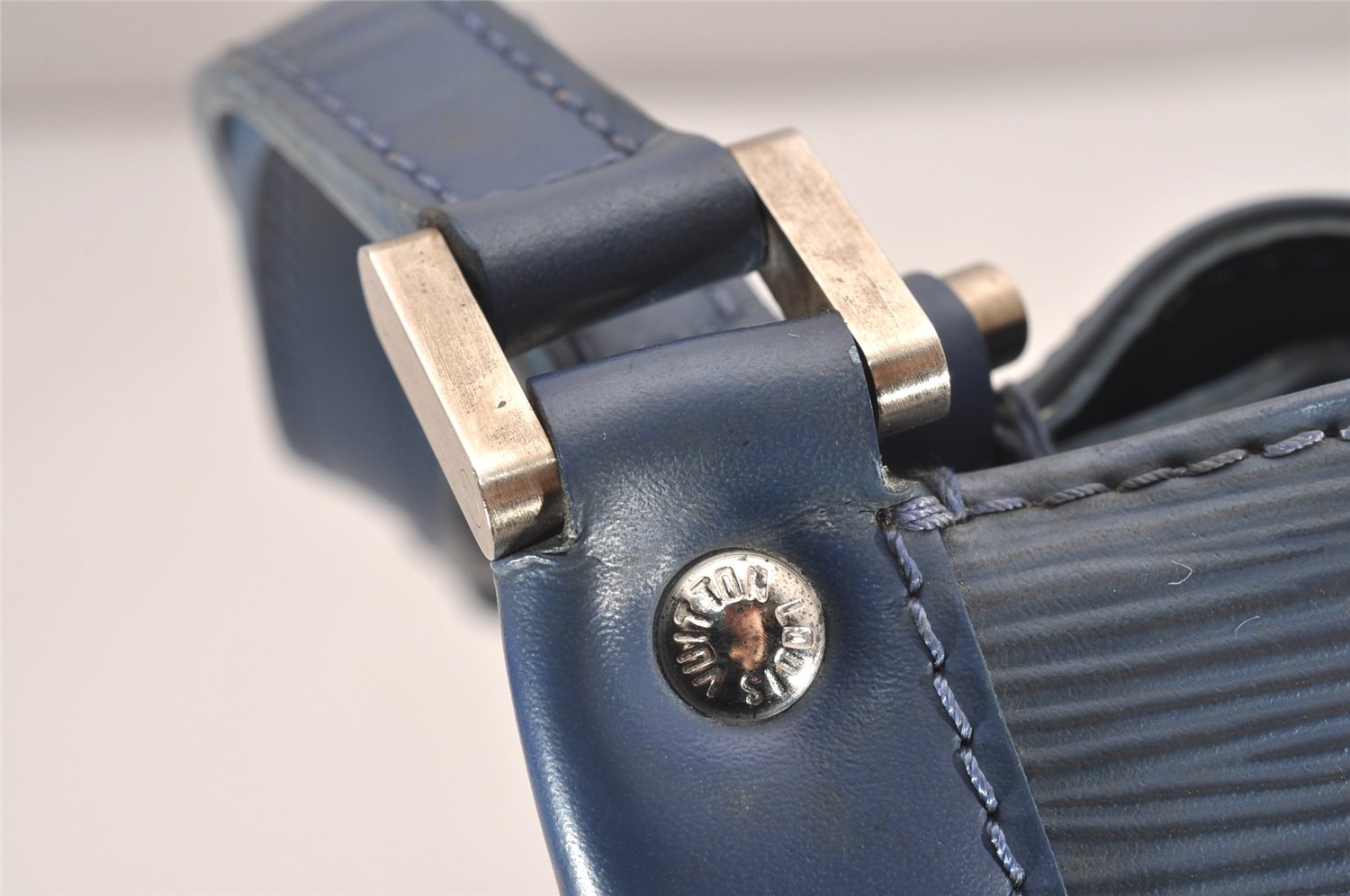 Authentic Louis Vuitton Epi Mandara MM Shoulder Cross Bag Blue M5889G LV 7863I