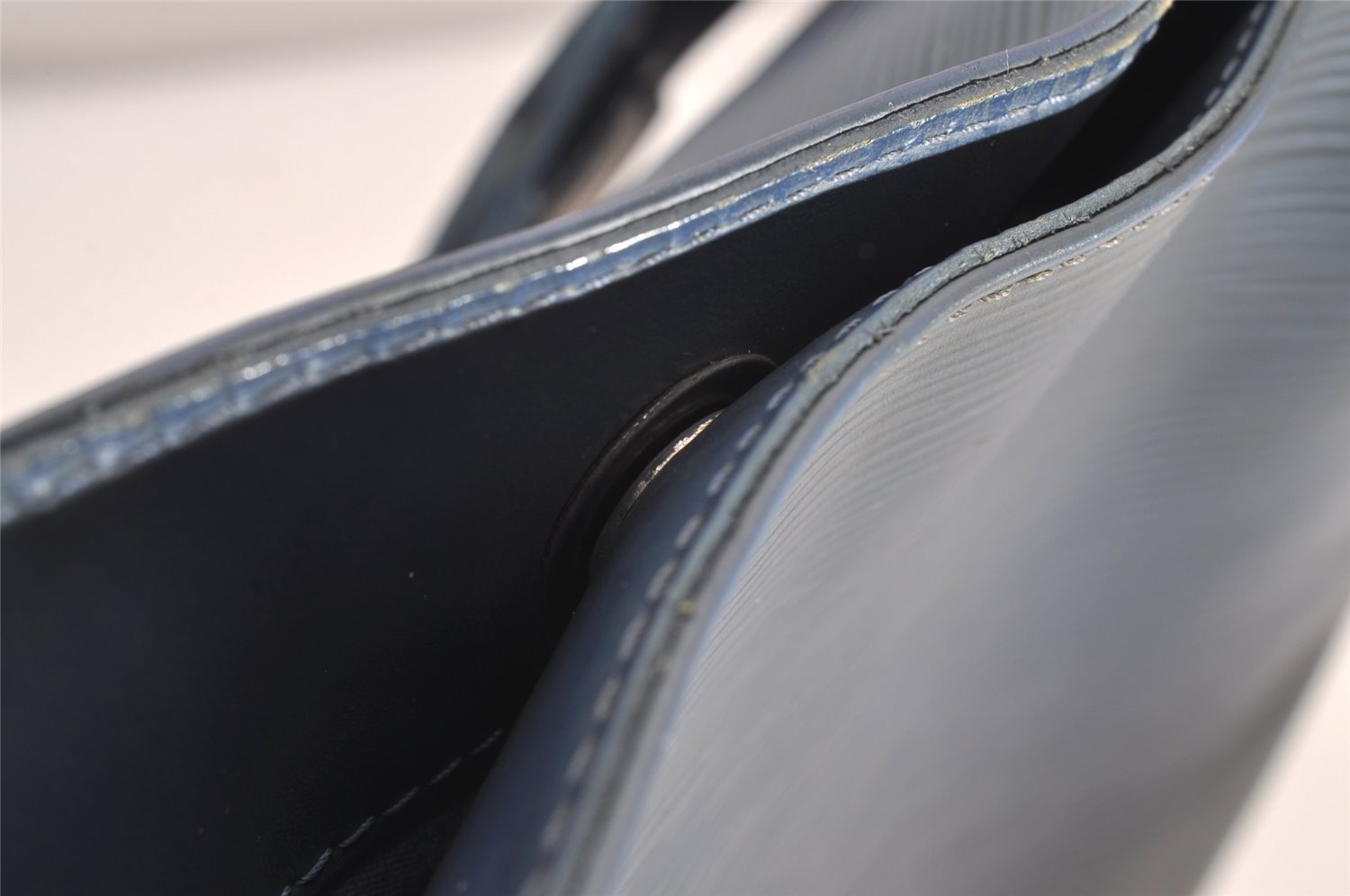 Authentic Louis Vuitton Epi Mandara MM Shoulder Cross Bag Blue M5889G LV 7863I