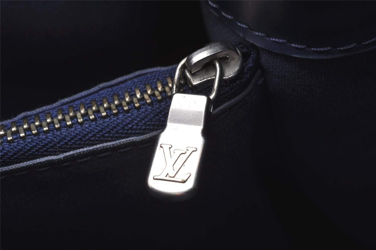 Authentic Louis Vuitton Epi Mandara MM Shoulder Cross Bag Blue M5889G LV 7863I