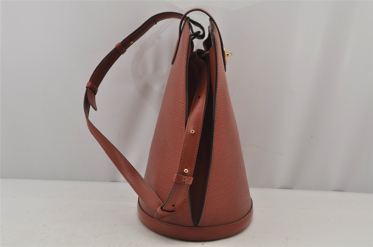 Authentic Louis Vuitton Epi Cluny Shoulder Bag Purse Brown M52253 LV 7877J