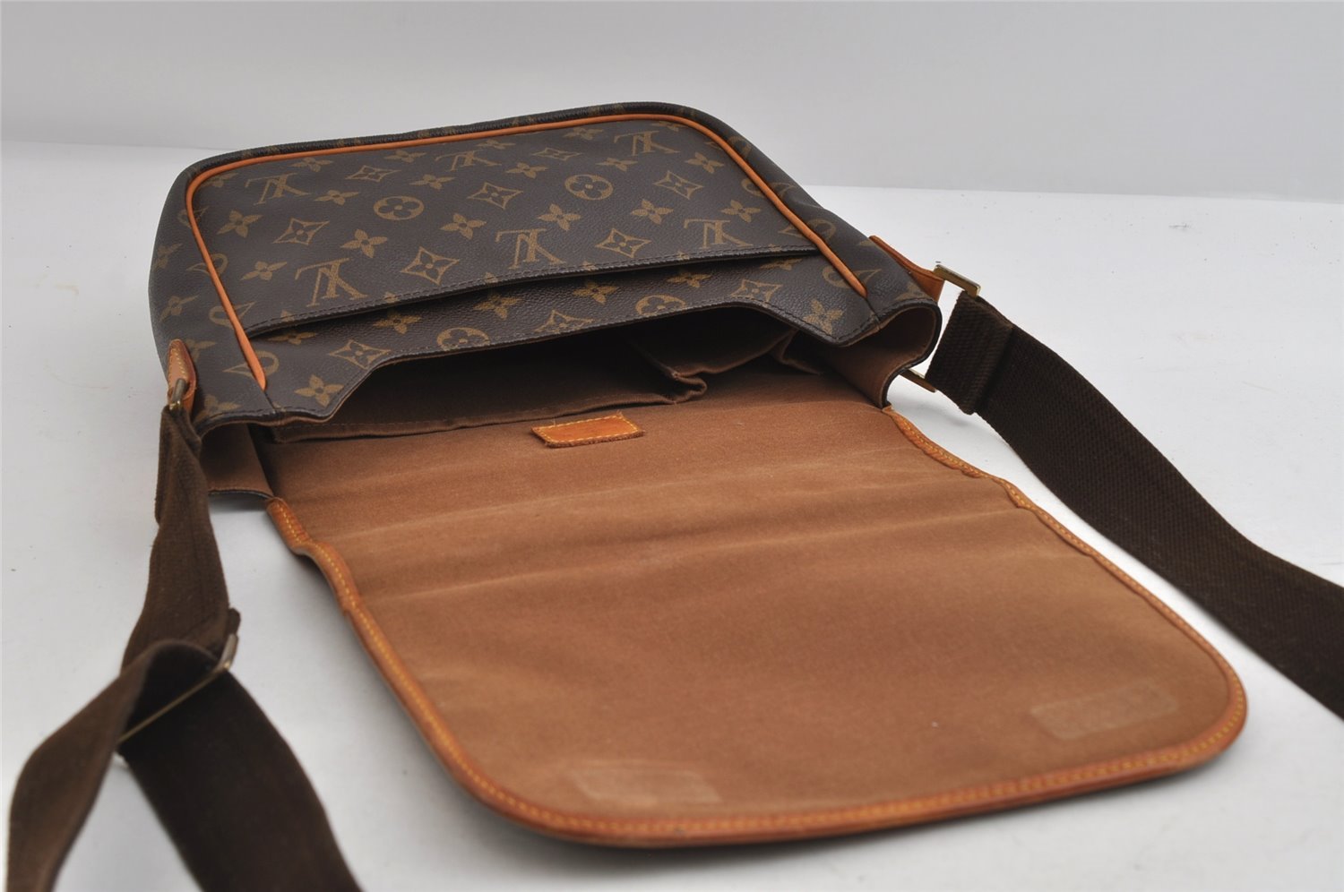 Auth Louis Vuitton Monogram Messenger Bosphore PM Shoulder Bag M40106 LV 7884I