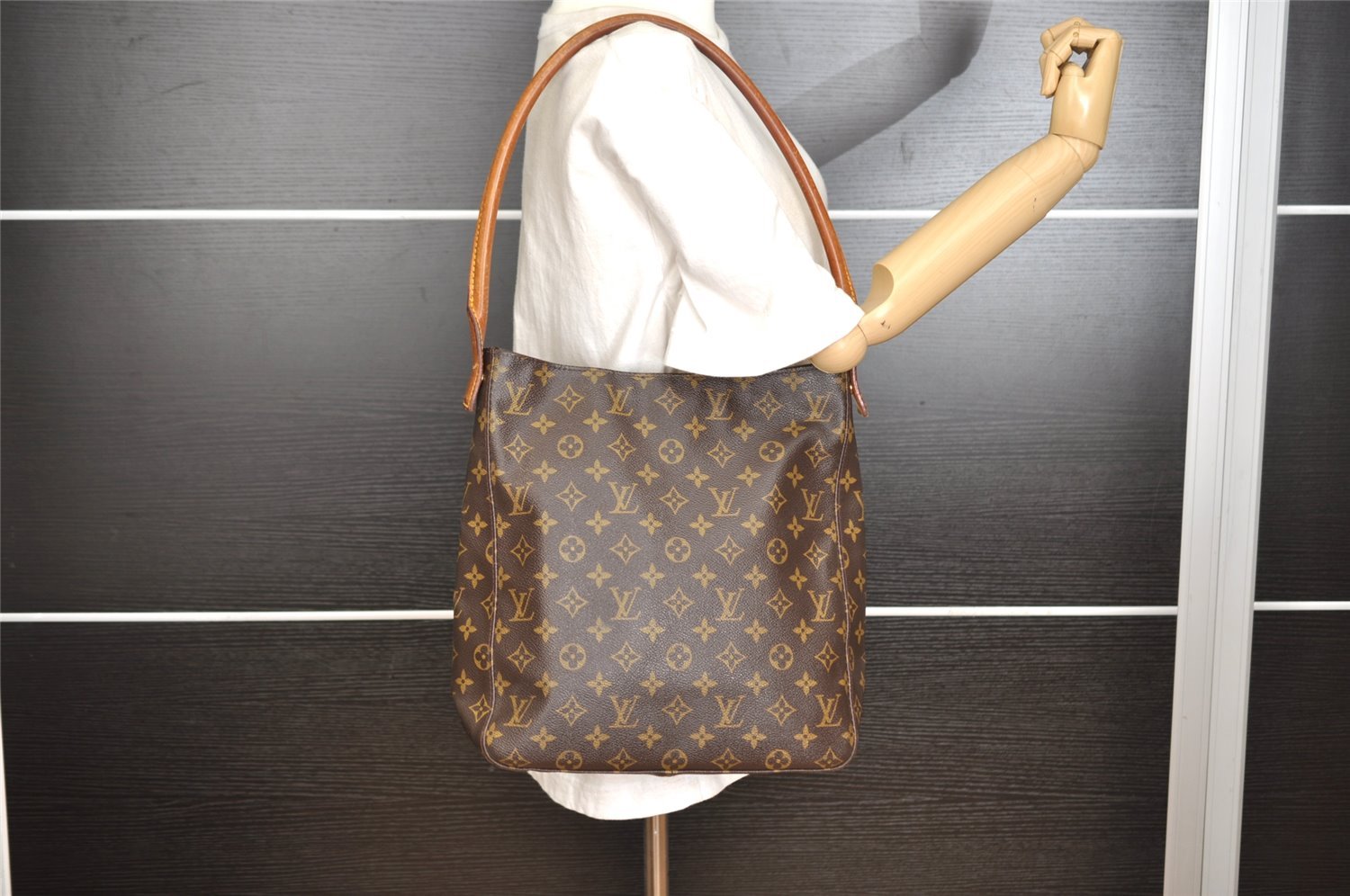 Authentic Louis Vuitton Monogram Looping GM Shoulder Bag M51145 LV 7885I