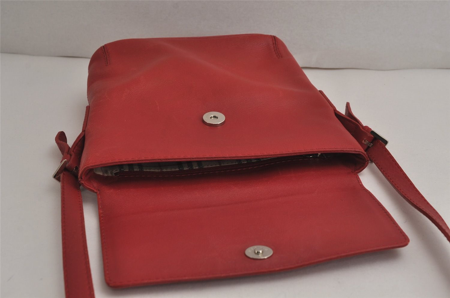 Authentic BURBERRY Vintage Leather Shoulder Cross Body Bag Purse Red 7887J