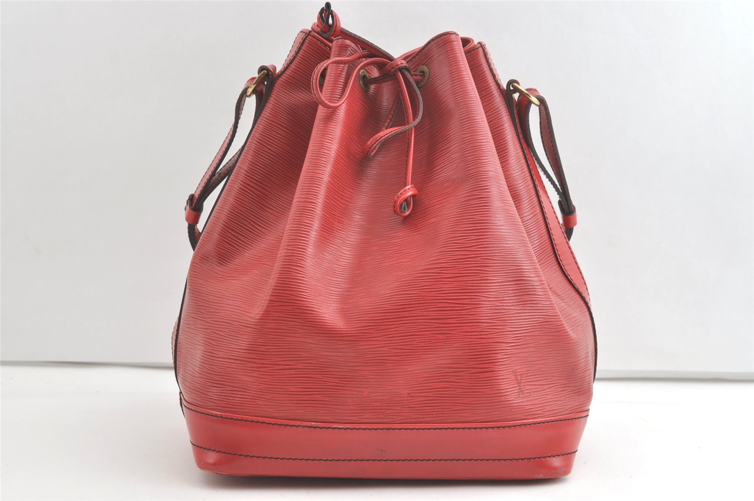 Authentic Louis Vuitton Epi Noe Shoulder Drawstring Bag Red M44007 LV 7900J