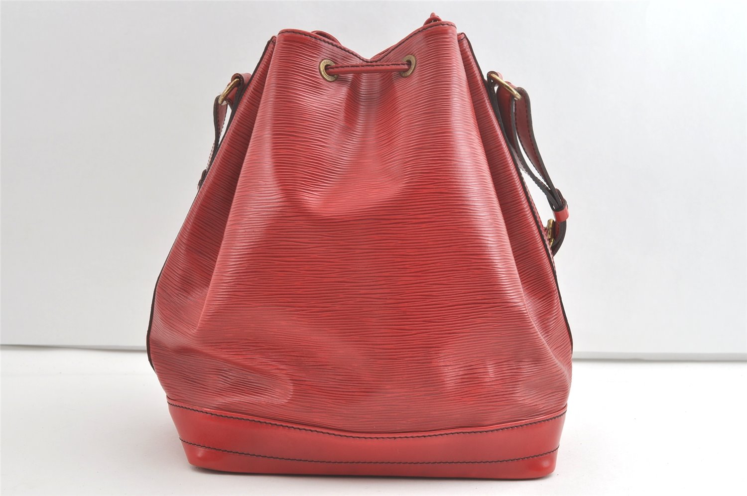 Authentic Louis Vuitton Epi Noe Shoulder Drawstring Bag Red M44007 LV 7900J