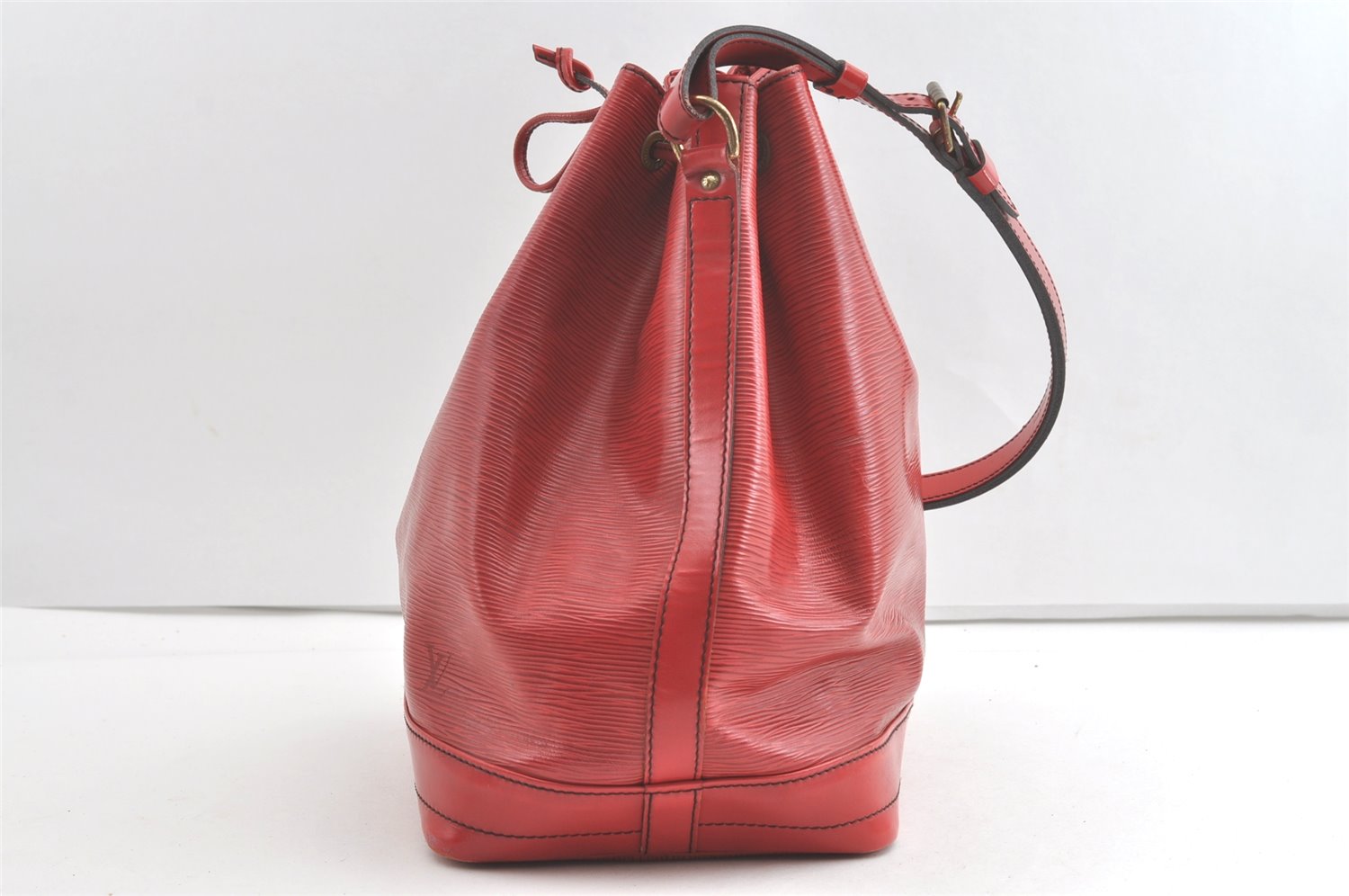 Authentic Louis Vuitton Epi Noe Shoulder Drawstring Bag Red M44007 LV 7900J