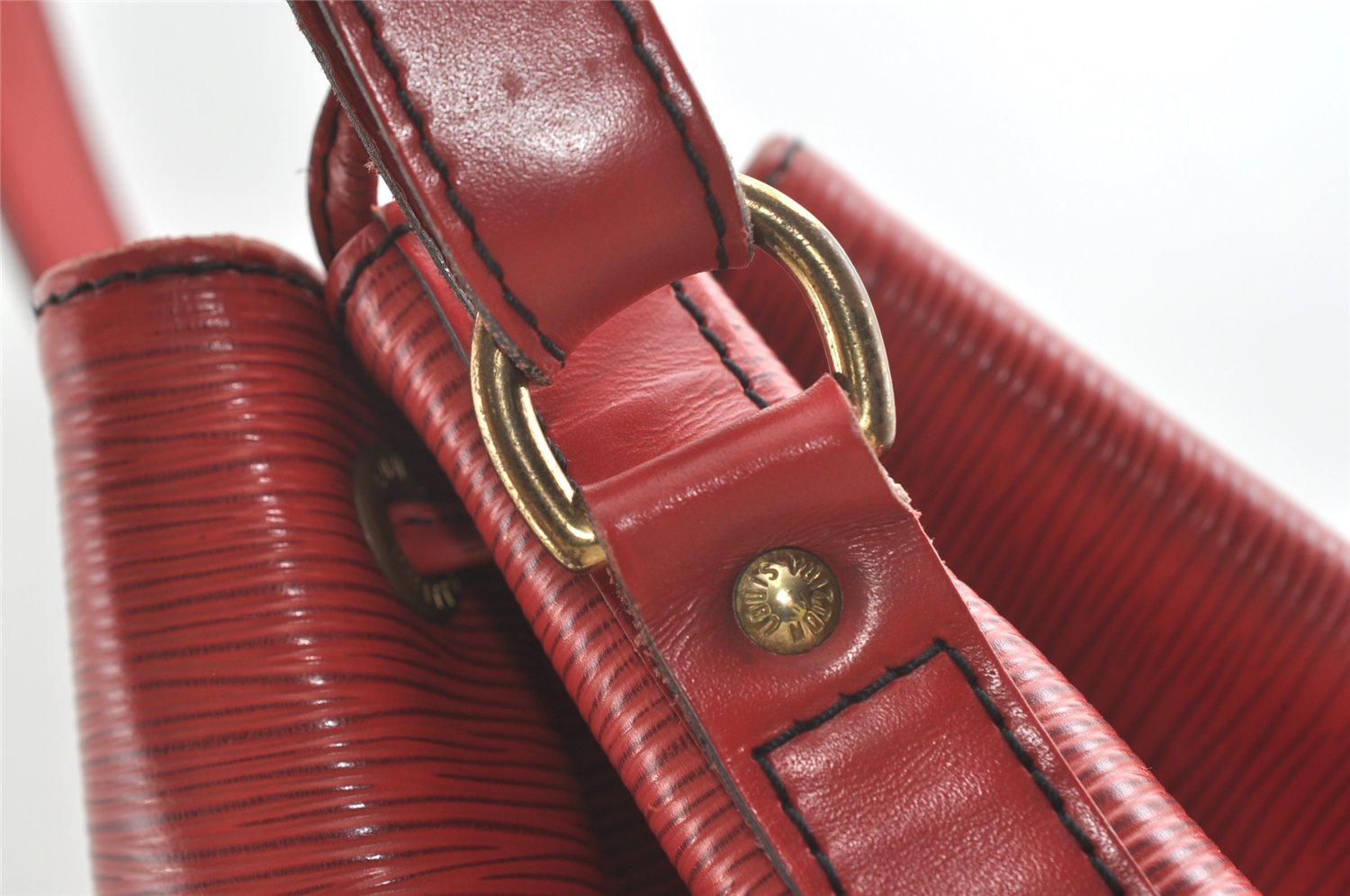 Authentic Louis Vuitton Epi Noe Shoulder Drawstring Bag Red M44007 LV 7900J