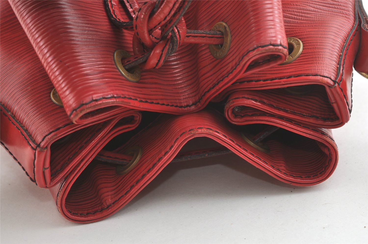 Authentic Louis Vuitton Epi Noe Shoulder Drawstring Bag Red M44007 LV 7900J