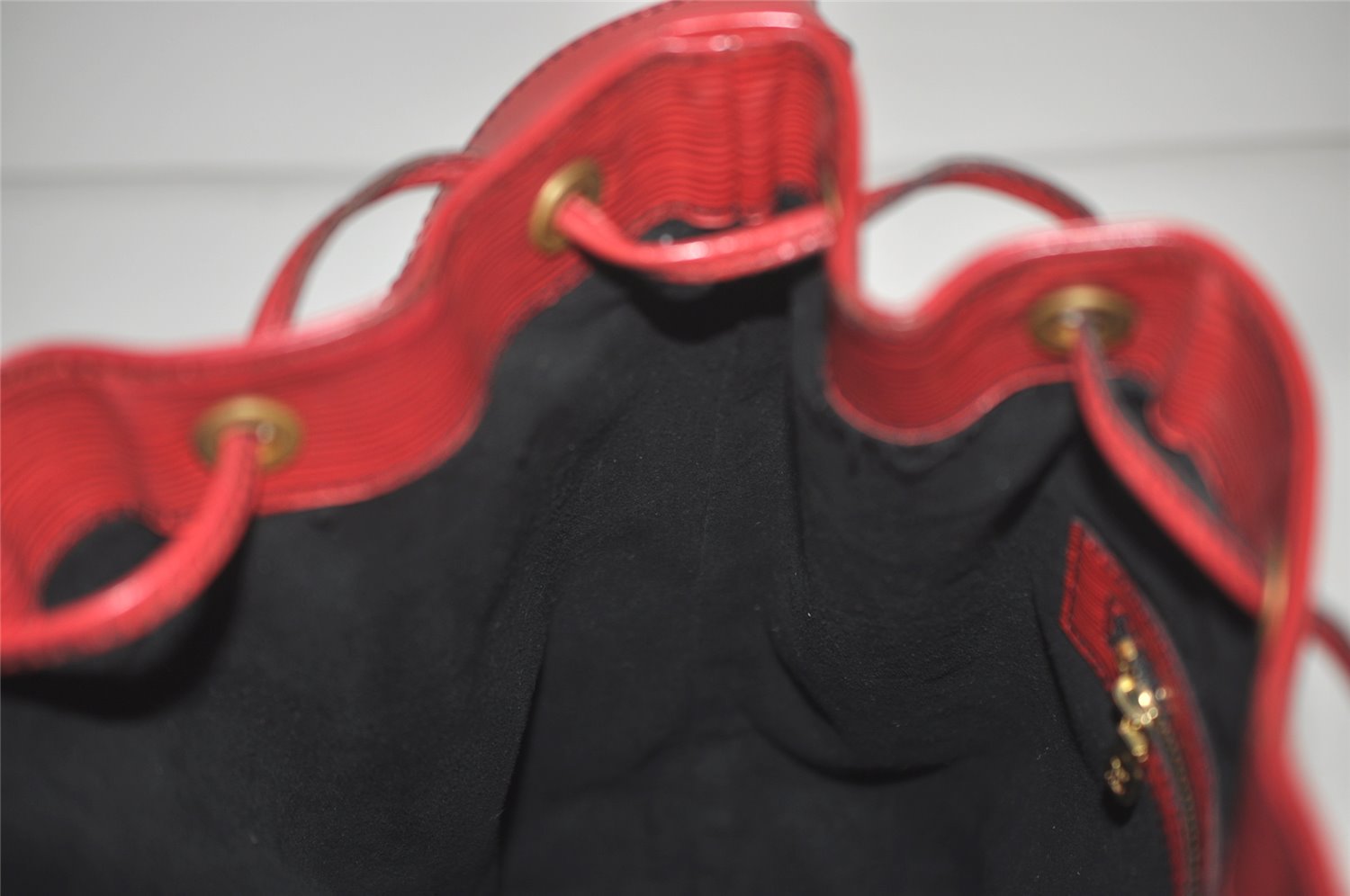 Authentic Louis Vuitton Epi Noe Shoulder Drawstring Bag Red M44007 LV 7900J