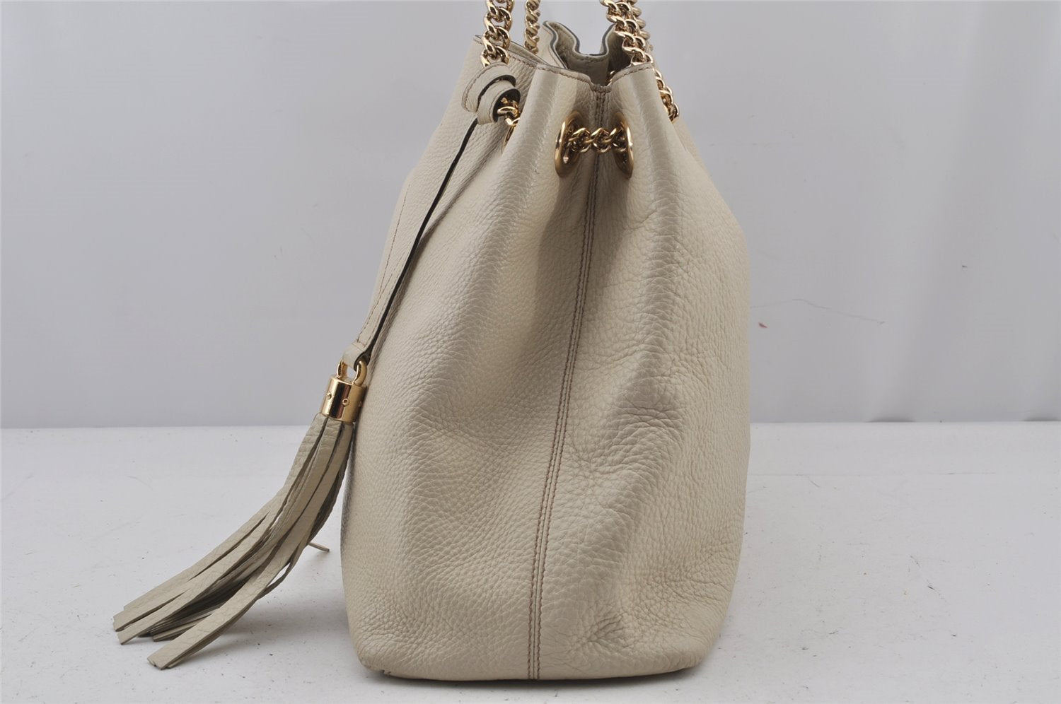 Authentic GUCCI SOHO Vintage Tassel Tote Bag Chain Leather 308982 White 7911J