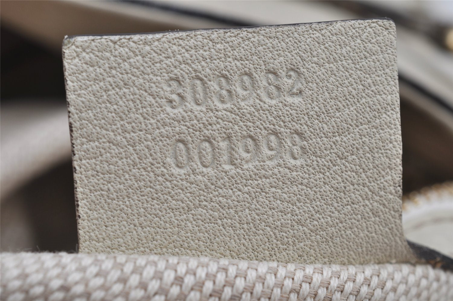 Authentic GUCCI SOHO Vintage Tassel Tote Bag Chain Leather 308982 White 7911J