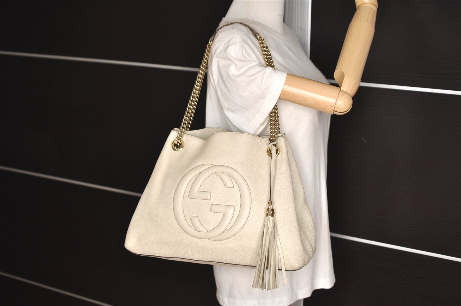 Authentic GUCCI SOHO Vintage Tassel Tote Bag Chain Leather 308982 White 7911J