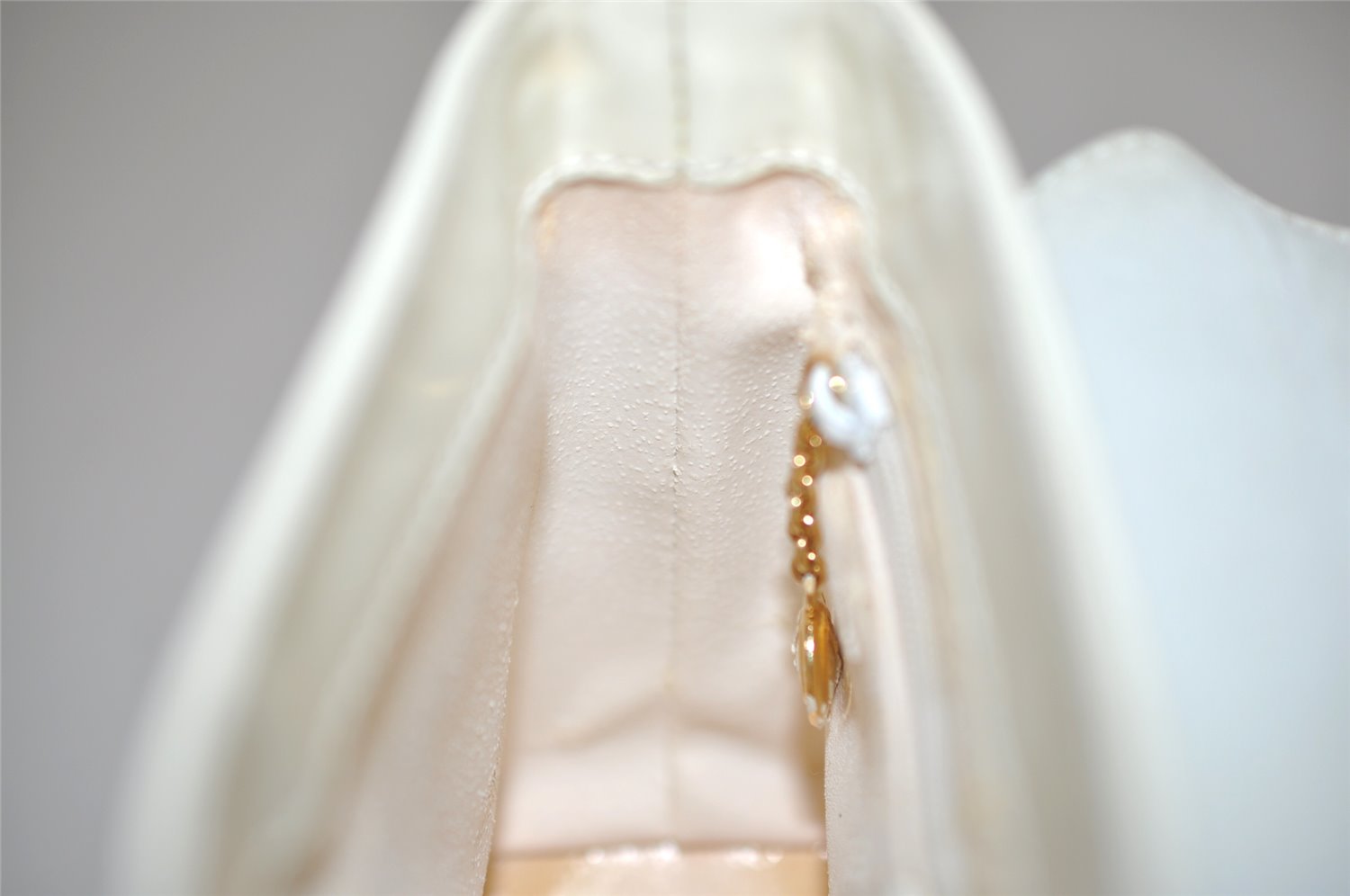 Authentic GUCCI Vintage Shoulder Bag Purse Enamel White Junk 7914J