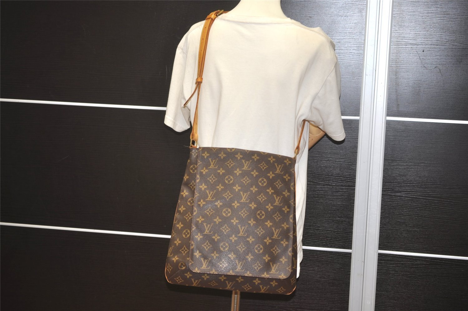 Authentic Louis Vuitton Monogram Musette Shoulder Cross Body Bag M51256 LV 7926I