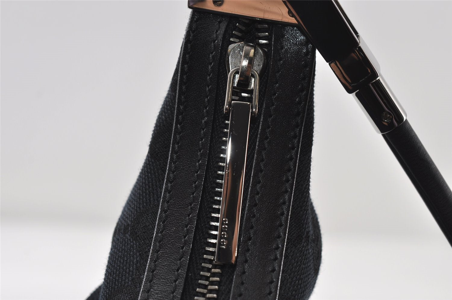 Authentic GUCCI Vintage Shoulder Bag Purse GG Canvas Leather 0013814 Black 7935I