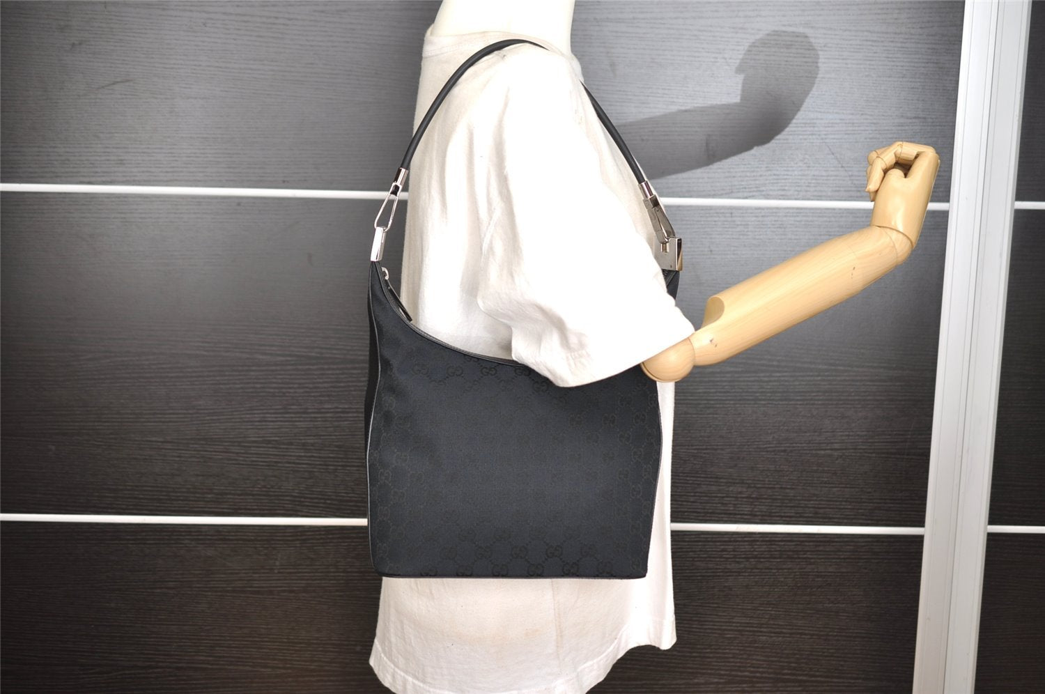 Authentic GUCCI Vintage Shoulder Bag Purse GG Canvas Leather 0013814 Black 7935I