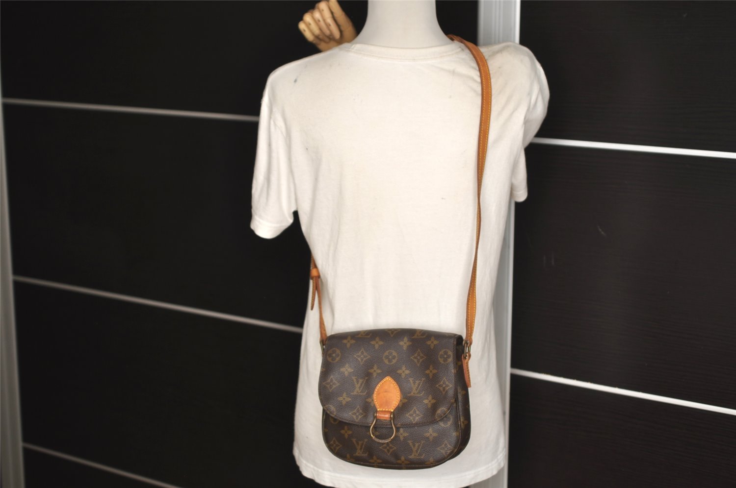 Authentic Louis Vuitton Monogram Saint Cloud MM M51243 Shoulder Cross Bag 7946J